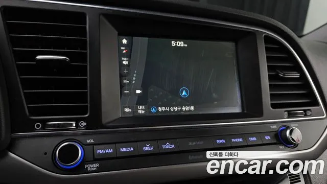 Hyundai AVANTE 2017 — фото 13