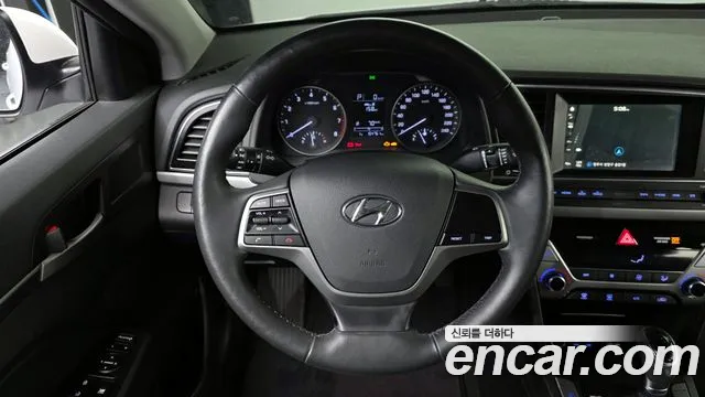Hyundai AVANTE 2017 — фото 17