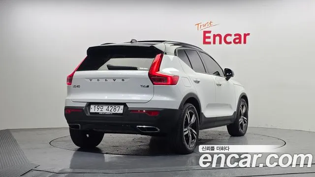 Volvo XC40 2019 — фото 2