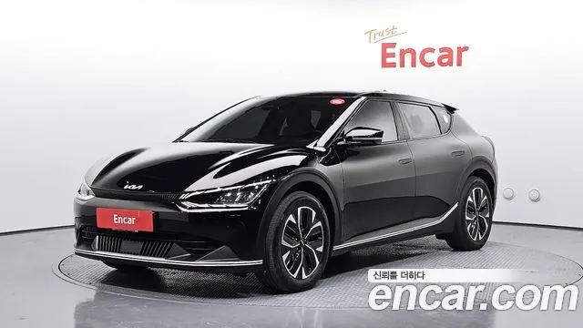 Kia EV6 2023 — фото 1
