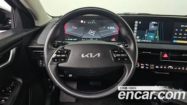 Kia EV6 2023 — фото 15