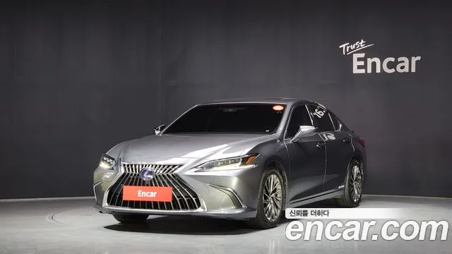 Lexus ES 2022 — фото 1