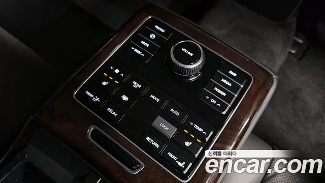 Hyundai Equus 2014 — фото 19