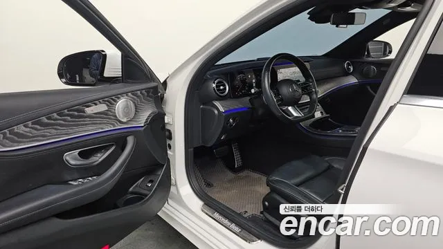 Mercedes-Benz E-Class 2021 — фото 10