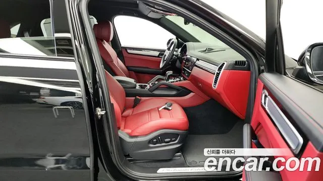 Porsche Cayenne 2023 — фото 11