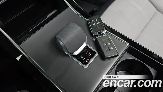Land Rover Range Rover Evoque 2025 — фото 9