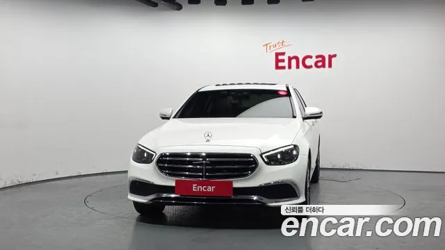 Mercedes-Benz E-Class 2023 — фото 3