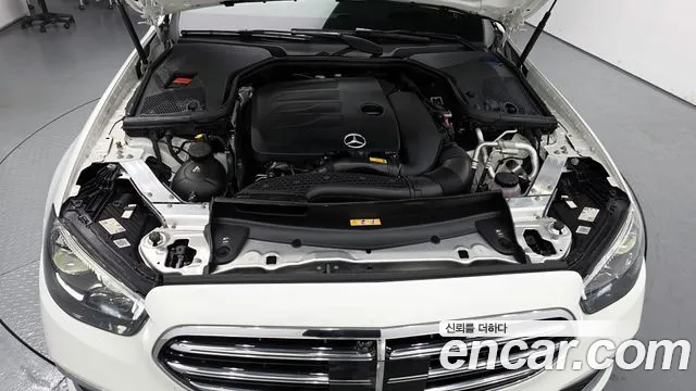 Mercedes-Benz E-Class 2023 — фото 6