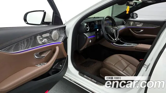 Mercedes-Benz E-Class 2023 — фото 10