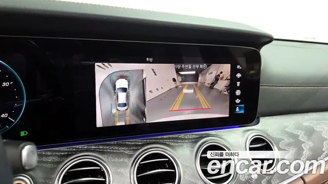 Mercedes-Benz E-Class 2023 — фото 15