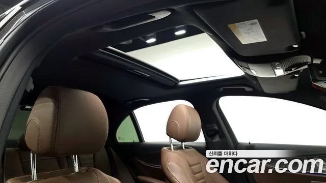Mercedes-Benz E-Class 2023 — фото 17
