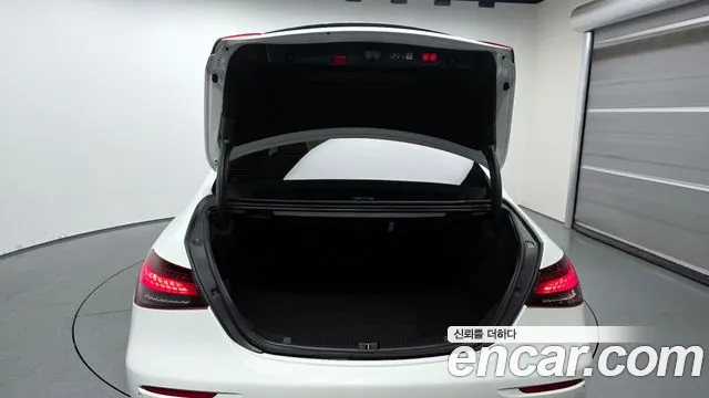 Mercedes-Benz E-Class 2023 — фото 20