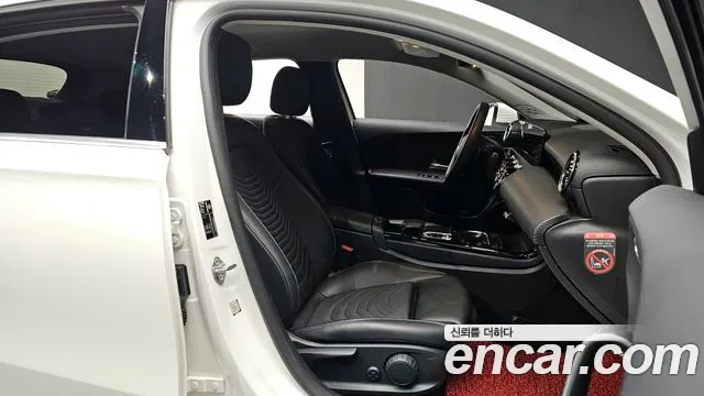 Mercedes-Benz A-Class 2019 — фото 10