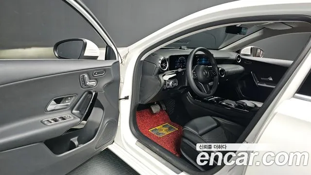 Mercedes-Benz A-Class 2019 — фото 11