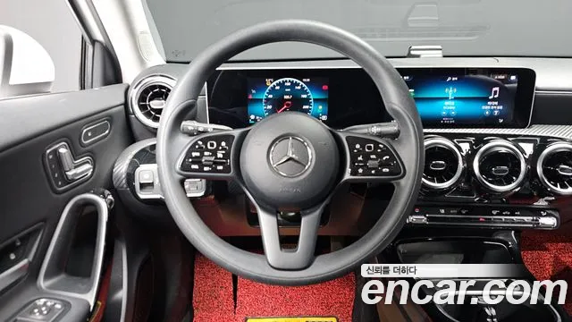 Mercedes-Benz A-Class 2019 — фото 13