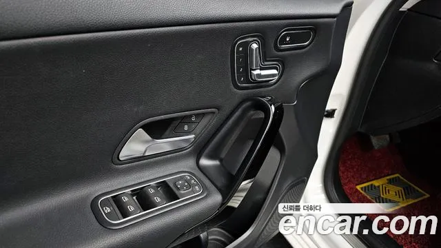 Mercedes-Benz A-Class 2019 — фото 17