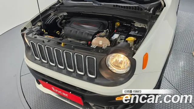 Jeep Renegade 2016 — фото 6