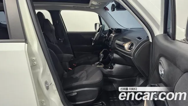 Jeep Renegade 2016 — фото 10