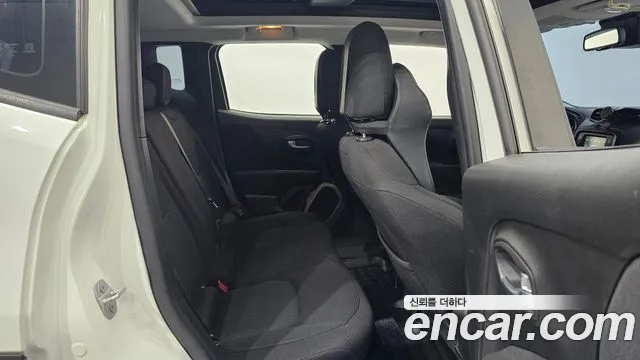Jeep Renegade 2016 — фото 12