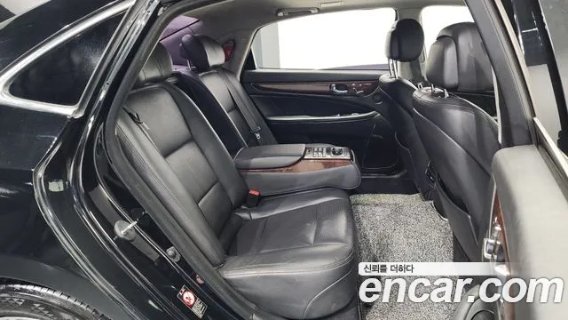 Hyundai Equus 2015 — фото 12