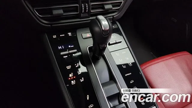 Porsche Macan 2022 — фото 9