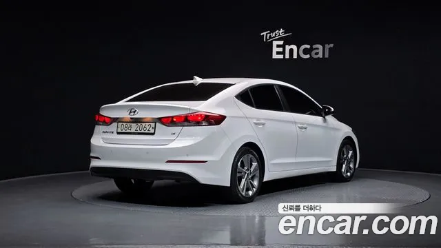 Hyundai AVANTE 2018 — фото 2
