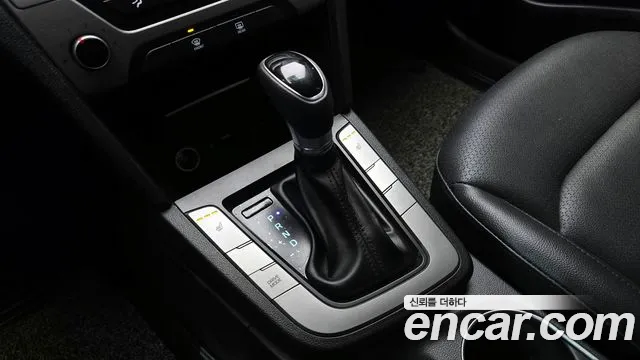 Hyundai AVANTE 2018 — фото 9