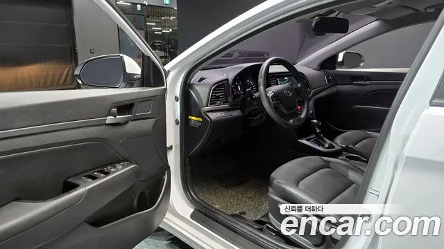 Hyundai AVANTE 2018 — фото 11