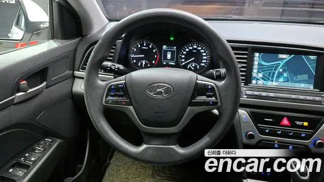 Hyundai AVANTE 2018 — фото 14