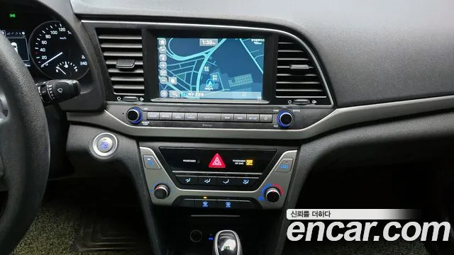 Hyundai AVANTE 2018 — фото 15