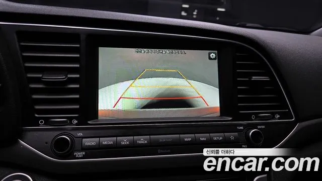 Hyundai AVANTE 2018 — фото 16
