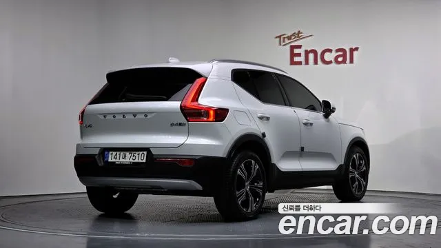 Volvo XC40 2021 — фото 2