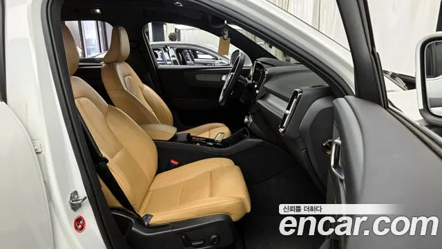 Volvo XC40 2021 — фото 11