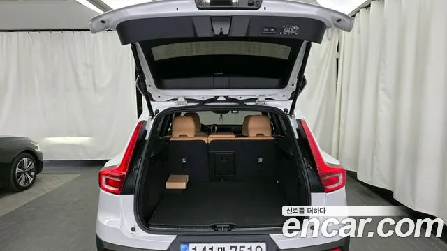 Volvo XC40 2021 — фото 20