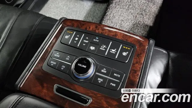 Hyundai Equus 2010 — фото 18
