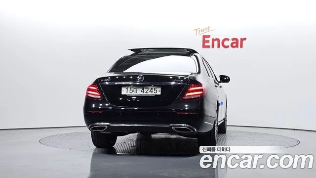 Mercedes-Benz E-Class 2017 — фото 4