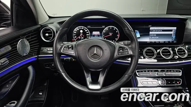 Mercedes-Benz E-Class 2017 — фото 13