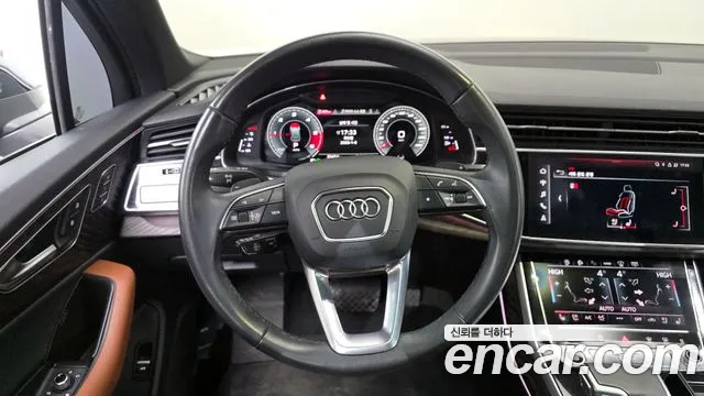 Audi Q7 2021 — фото 13