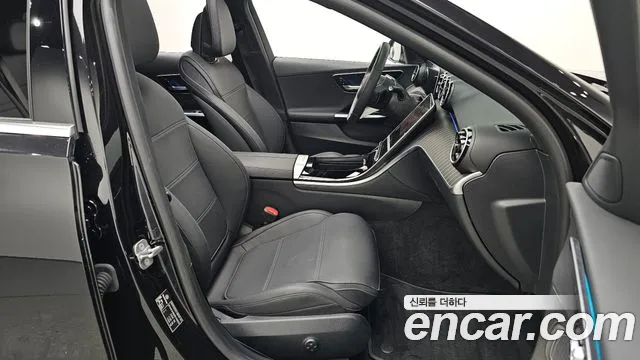 Mercedes-Benz C-Class 2024 — фото 10