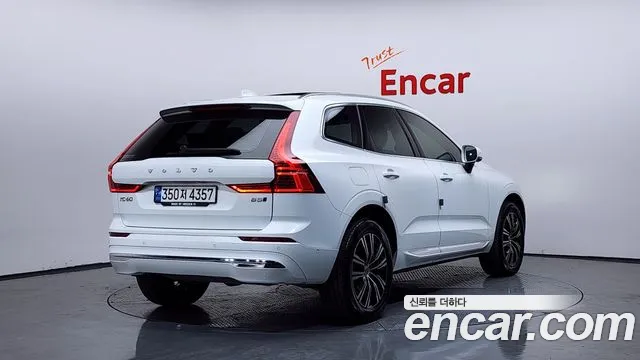 Volvo XC60 2022 — фото 2
