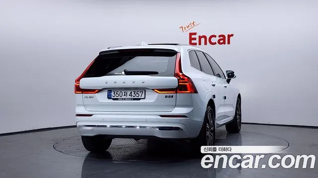 Volvo XC60 2022 — фото 4