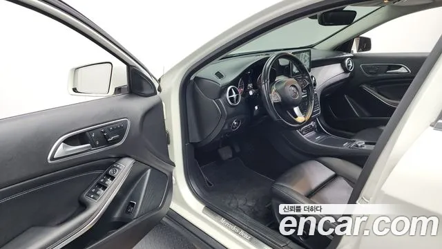 Mercedes-Benz GLA-Class 2016 — фото 10