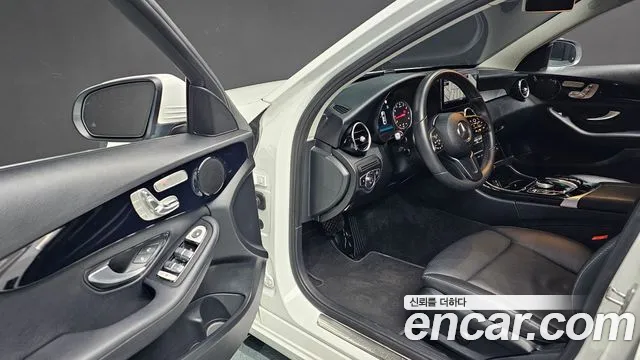 Mercedes-Benz C-Class 2019 — фото 11