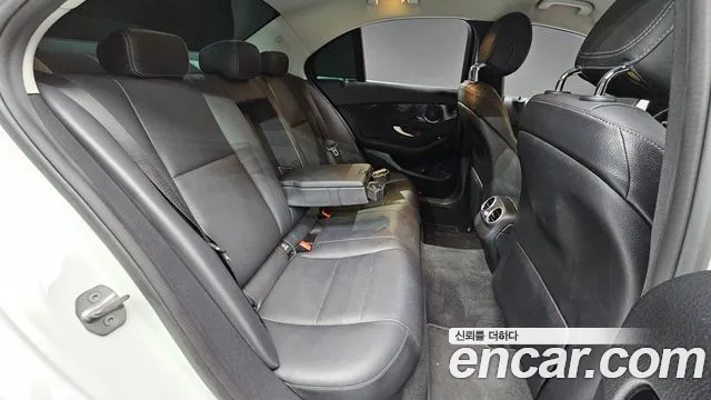 Mercedes-Benz C-Class 2019 — фото 19