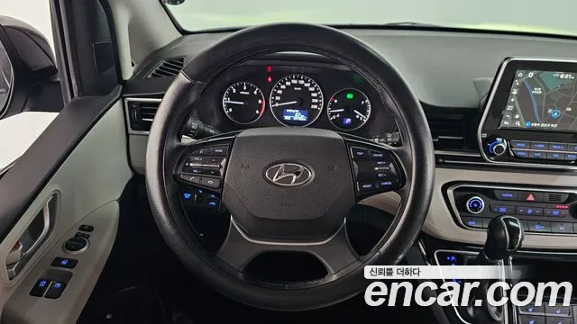 Hyundai Starex 2021 — фото 13
