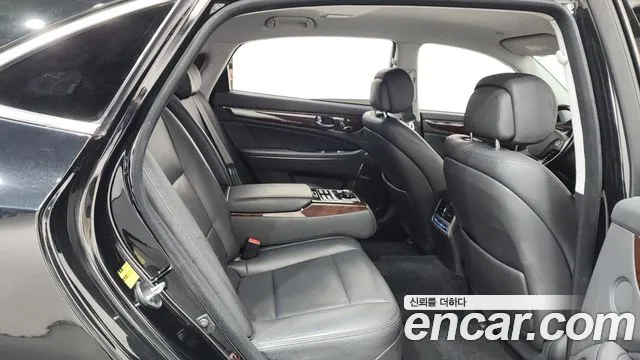 Hyundai Equus 2014 — фото 12