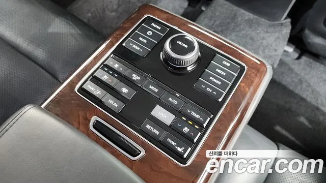 Hyundai Equus 2014 — фото 19