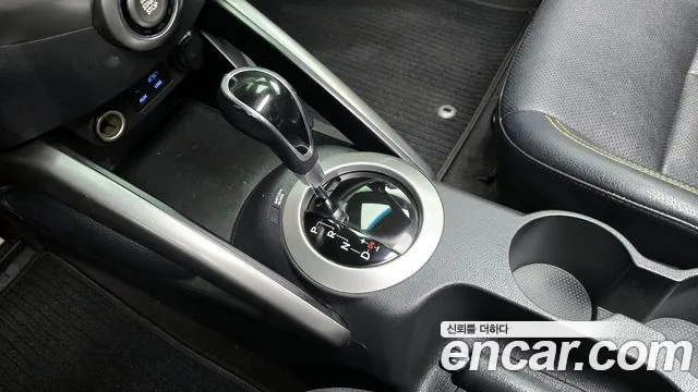 Hyundai Veloster 2017 — фото 9