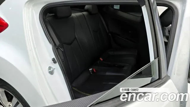 Hyundai Veloster 2017 — фото 12
