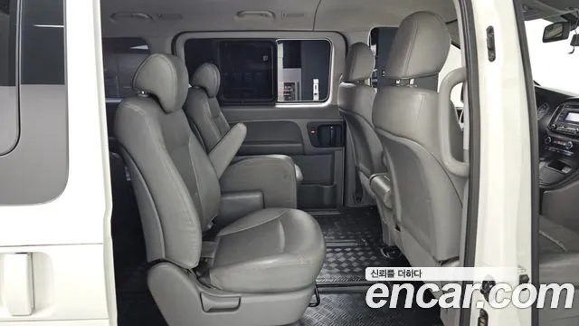 Hyundai Starex 2016 — фото 12
